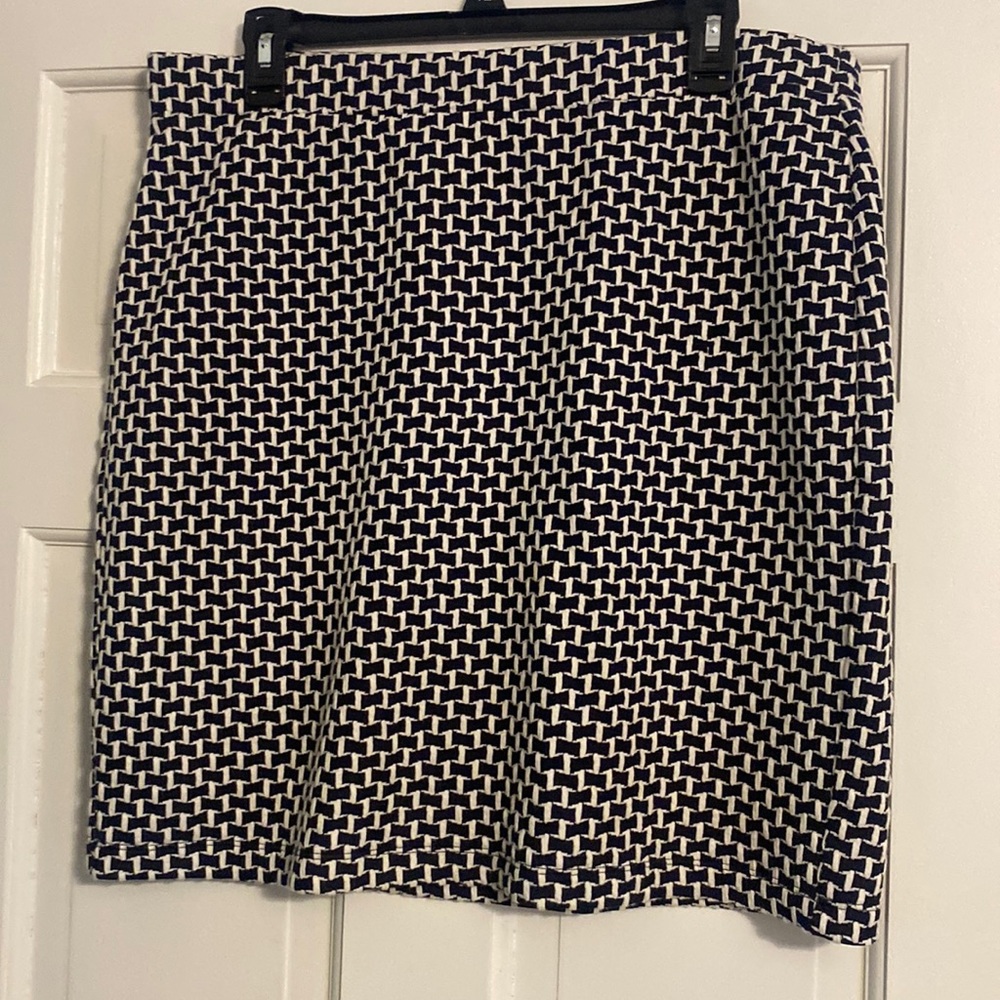 Loft navy/white, stretchy woven skirt, size L